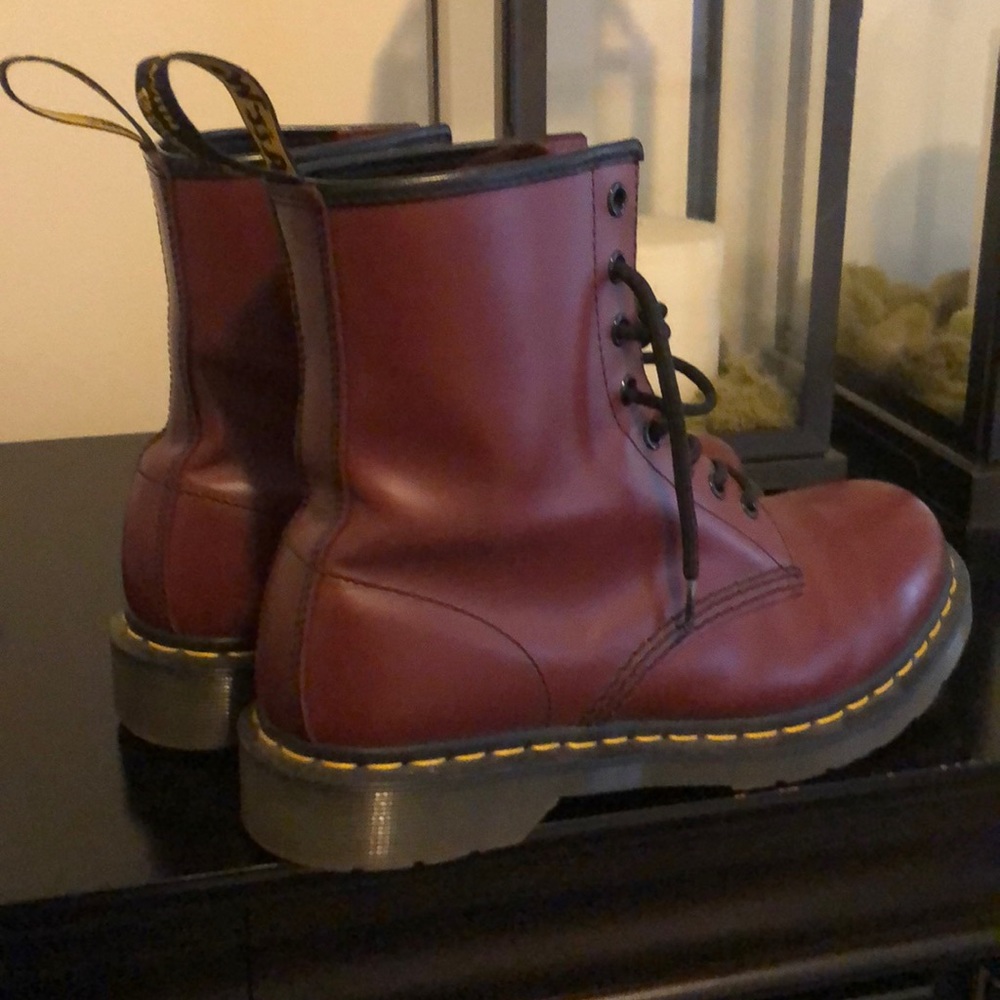 Burnt red NEVER WORN doc marten